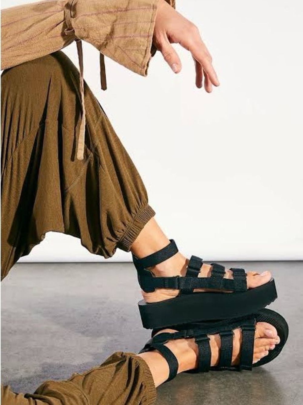 Women’s Teva Mevia Black Platform Strappy Sandals Size 8